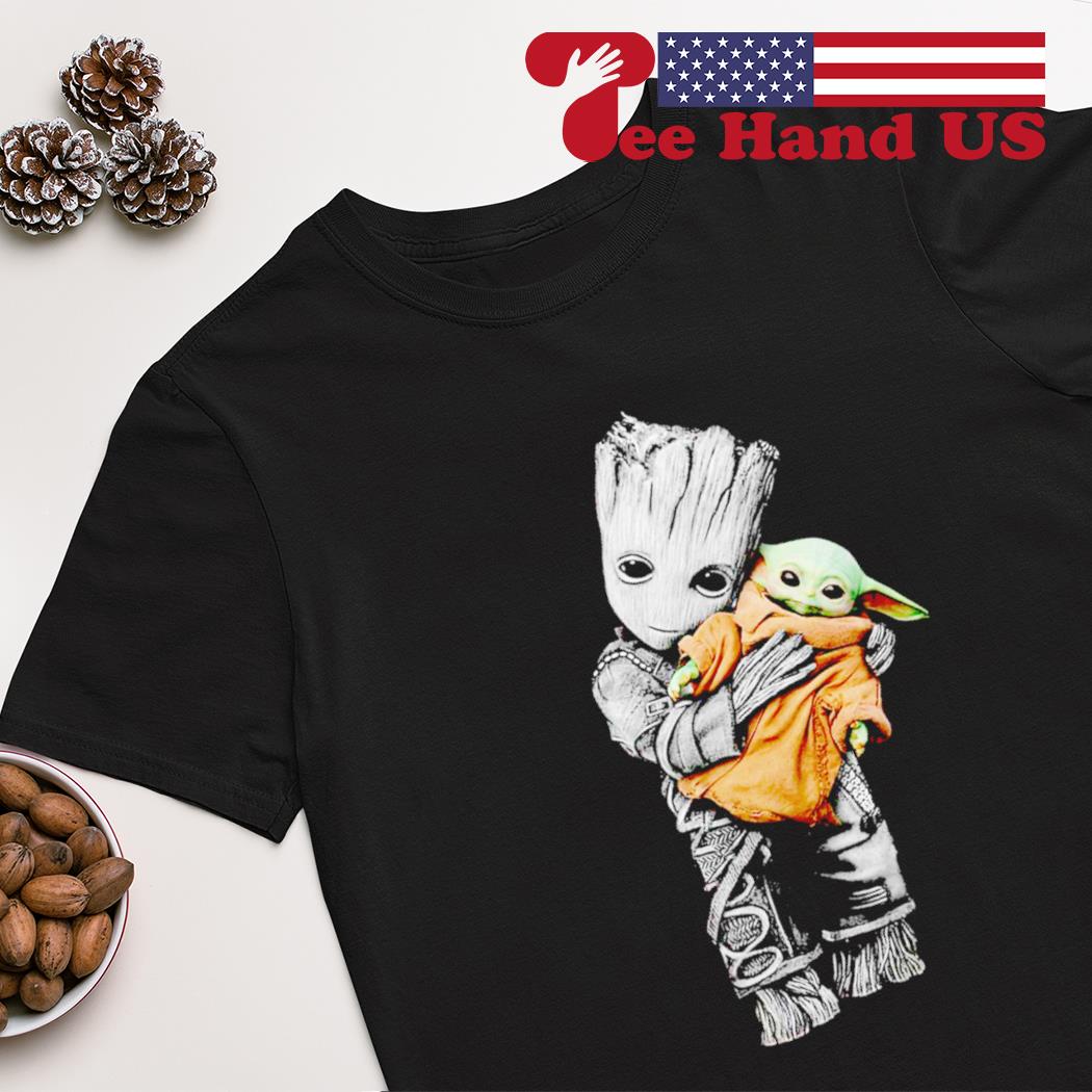 Baby Groot and Baby Yoda hug Green Bay Packers shirt