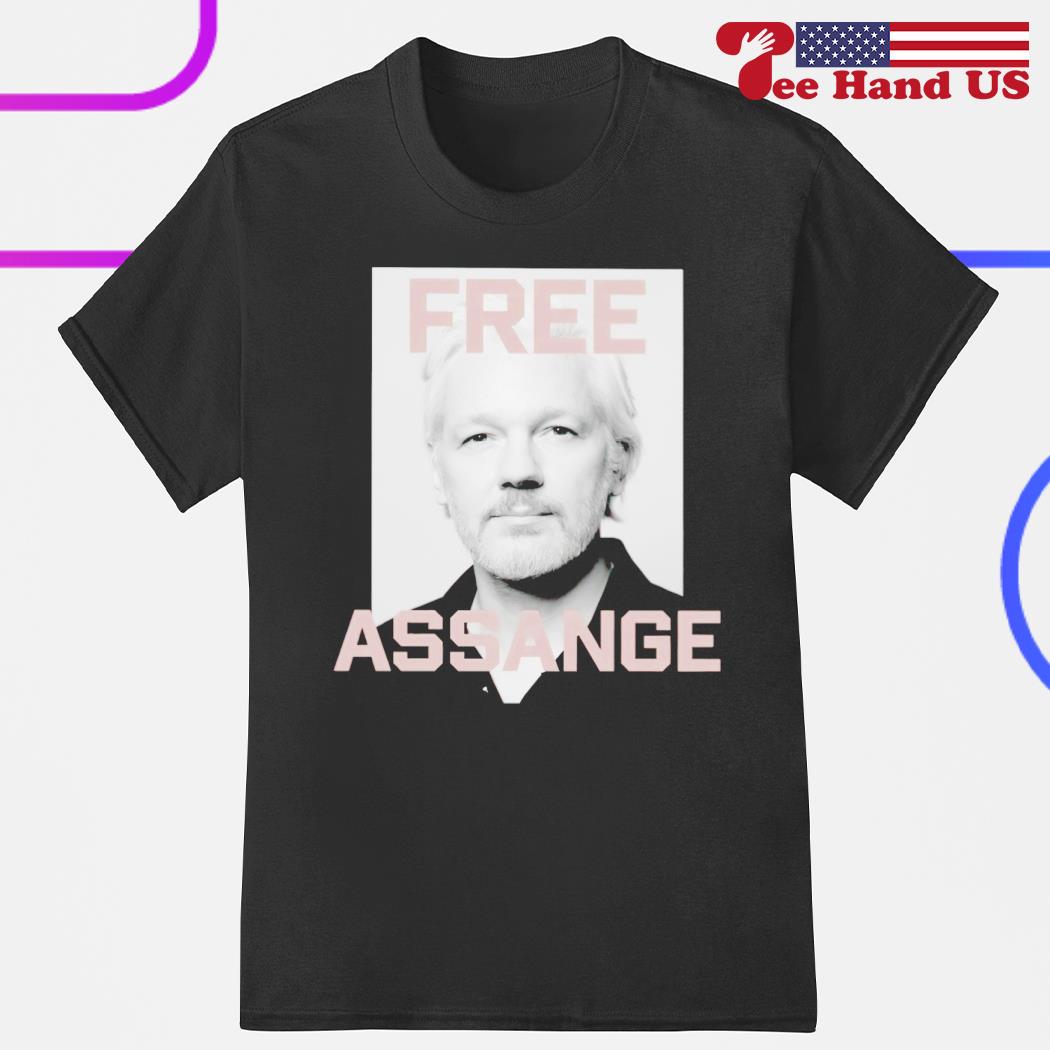 Kari Lake wearing Free Assange shirt