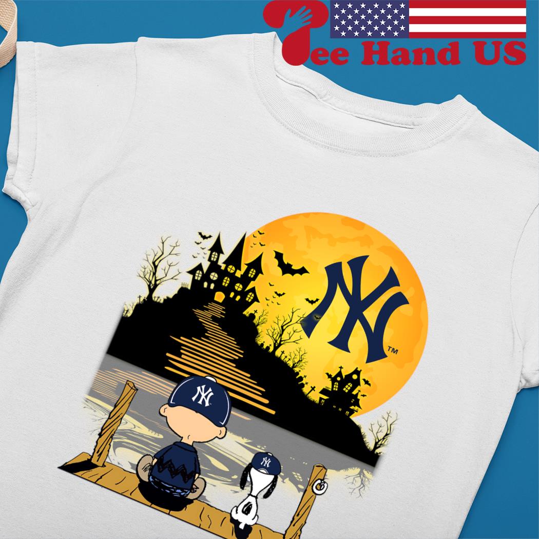 New York Yankees Snoopy and Charlie Brown Sit Under Moon Peanuts